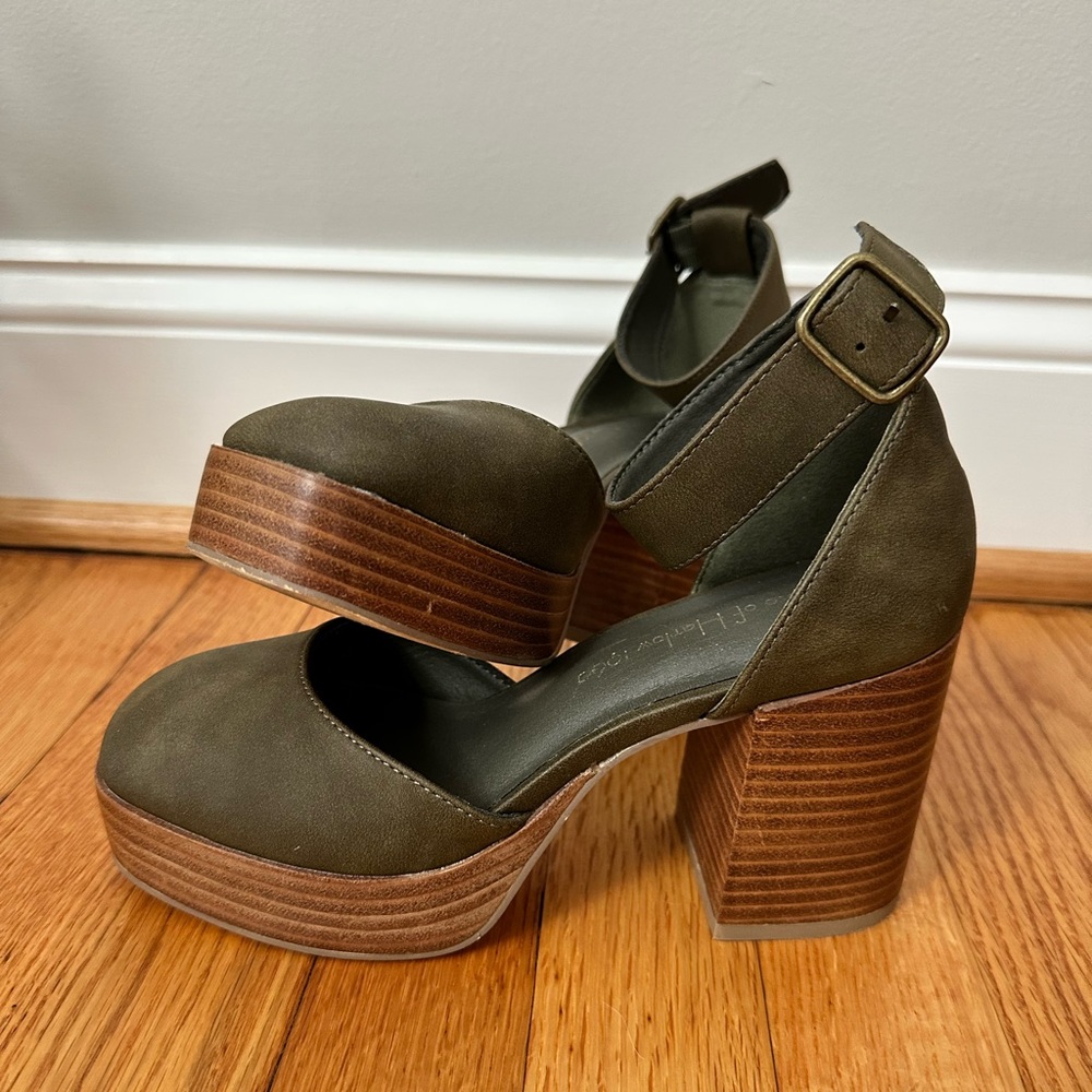 House of Harlow 1960 Heels